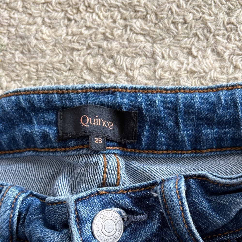 Quince Straight-Leg Women’s Jeans in Medium Blue Wash - Picture 2 of 4
